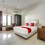 Oyo 90895 Giri Puspa Guest Hose