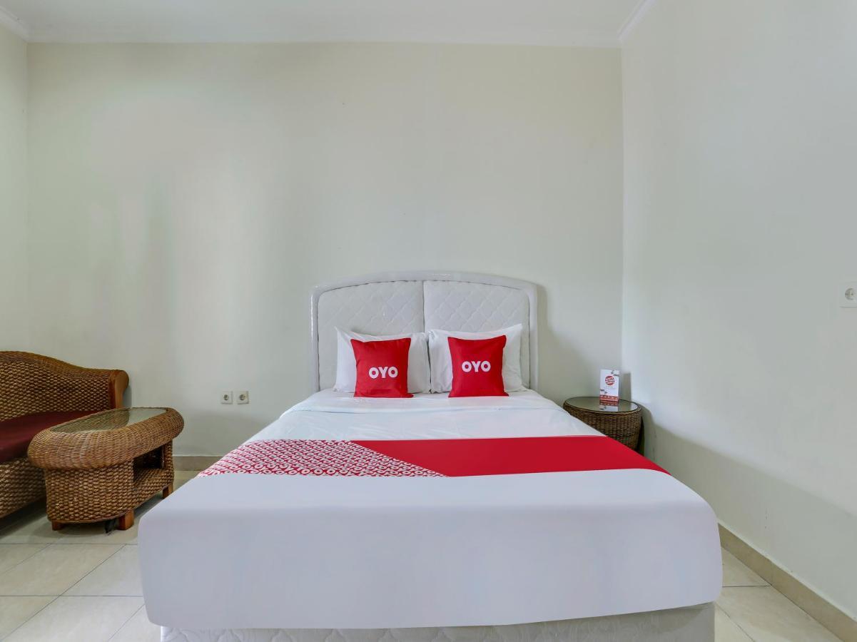 Oyo 90895 Giri Puspa Guest Hose Hotel *