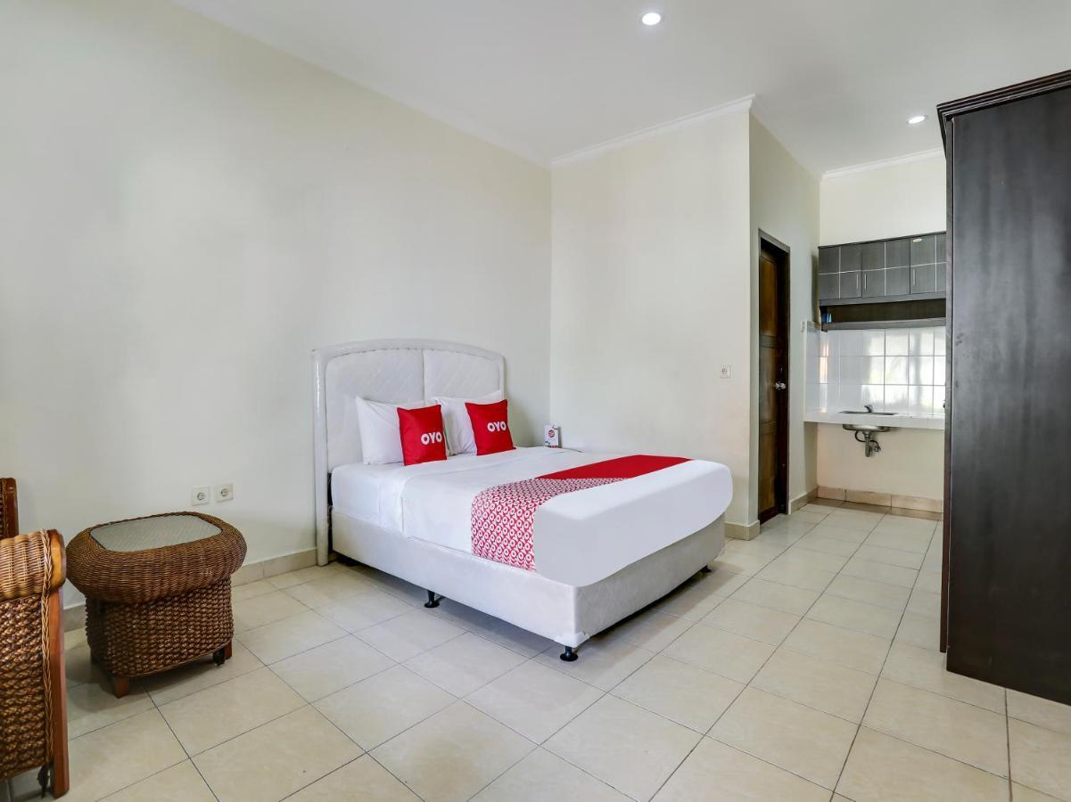 Oyo 90895 Giri Puspa Guest Hose Hotel